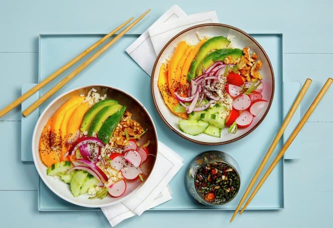 Poke bowl med blomkålris og ponzusaus