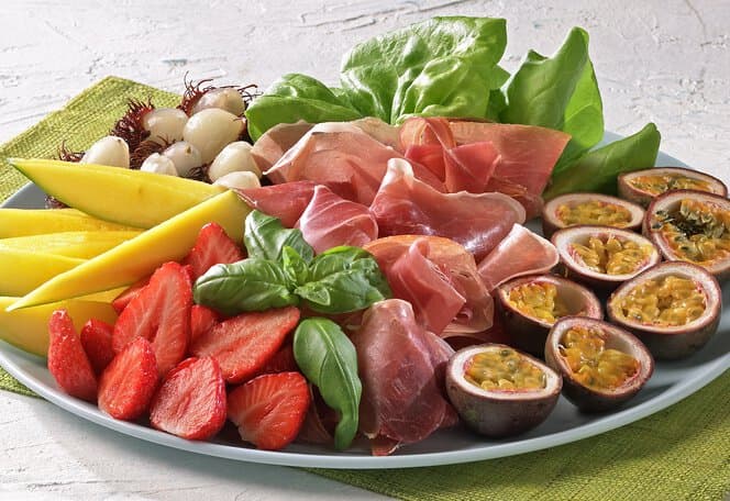 Charcuterie board med frukt