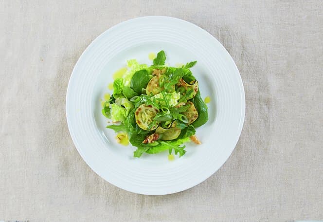 Grønn salat med grillet squash