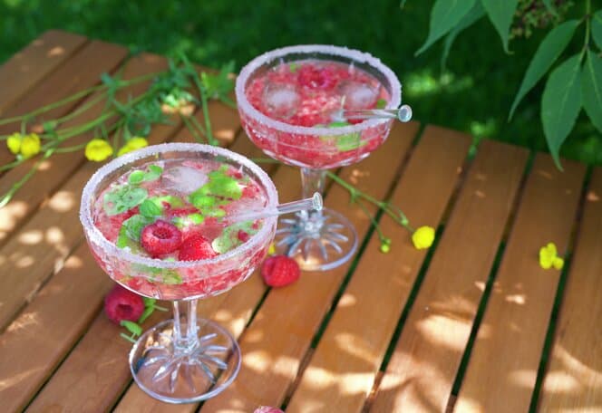 Bringebær spritz mocktail