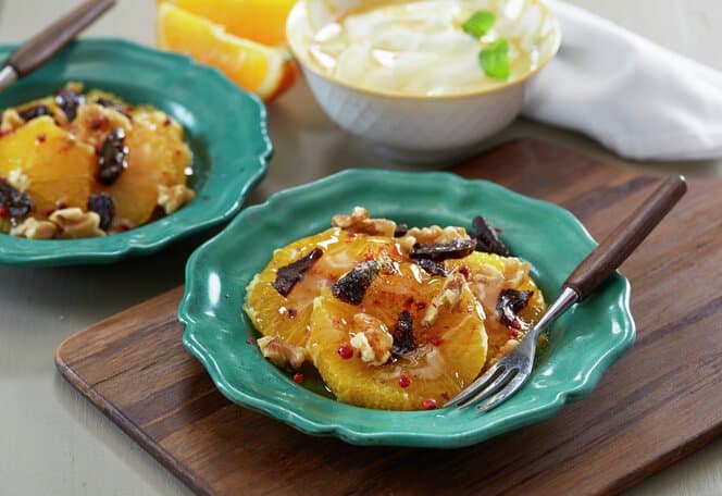 Appelsindessert med dadler og valnøtter