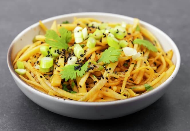Asiatisk kålrotsalat