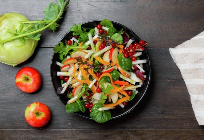 Salat med epler og knutekål