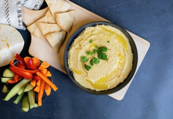 Hummusinspirert sellerirotdipp