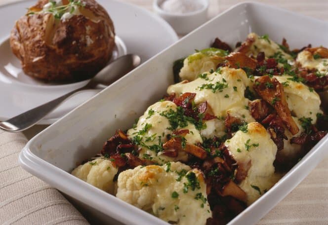 Blomkålgrateng med bacon og sopp