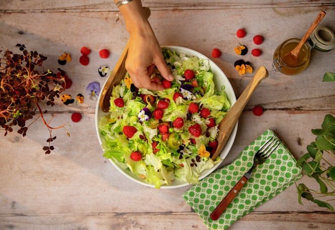 Isbergsalat med bringebær