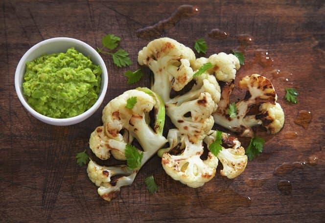 Grillet blomkål med ertepuré