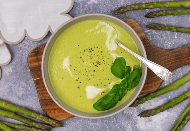Enkel aspargessuppe