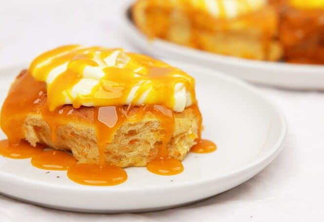 Kanelboller med gulrot og ostekrem