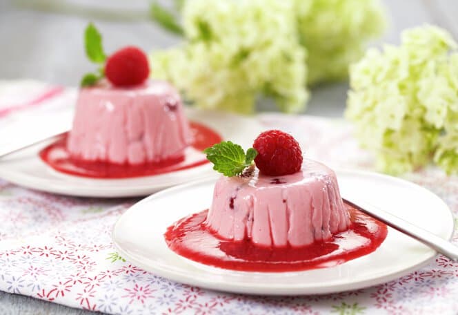 Bringebærpudding med bringebærsaus
