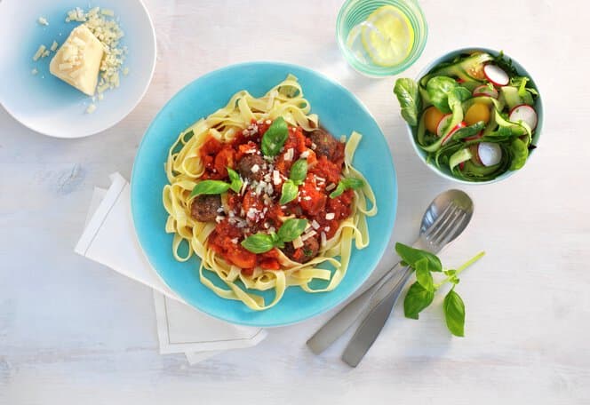 Kjøttboller med tomatsaus og parmesan