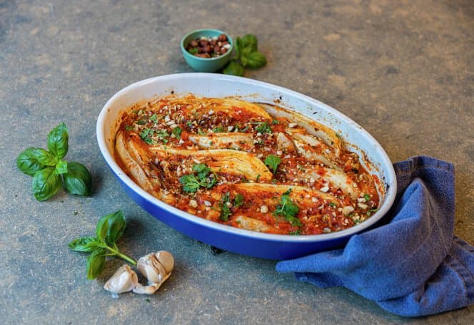 Bakt kinakål i tomatsaus