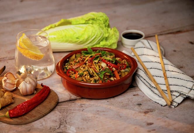 Grønnsakwok med eggnudler