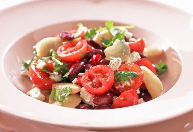 Tomat- og bønnesalat