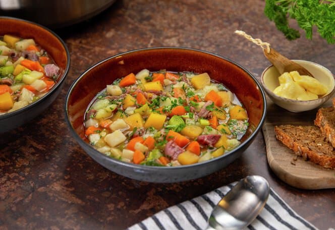 Grønnsakssuppe med svineknoke