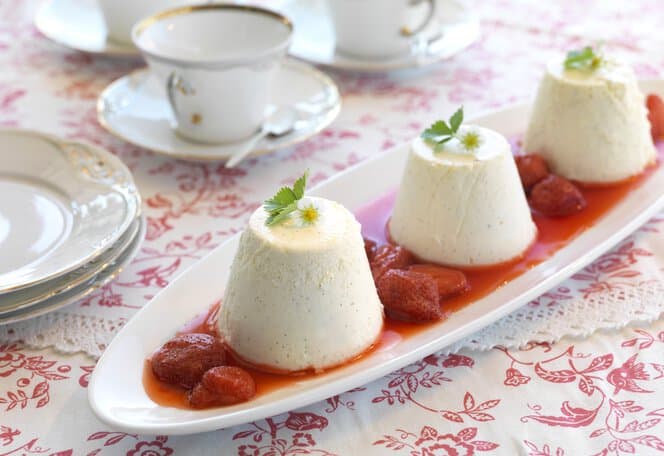 Vaniljepudding med jordbærkompott