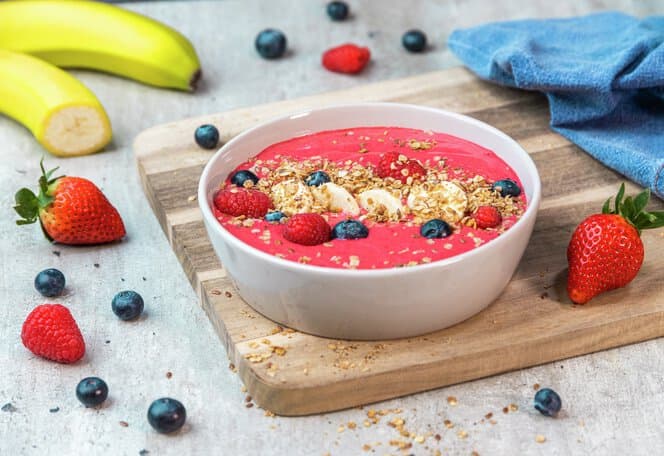 Smoothie bowl med bær og banan