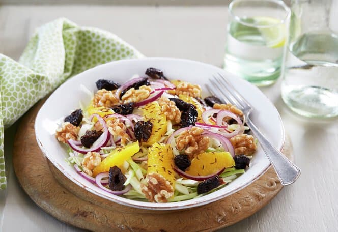Kålsalat med svisker