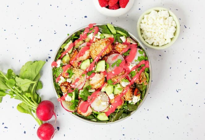 Grilled salmon bowl med bringebærdressing