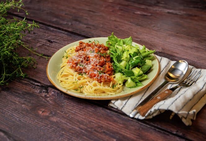 Spagetti med kjøttsaus og grønnsaker