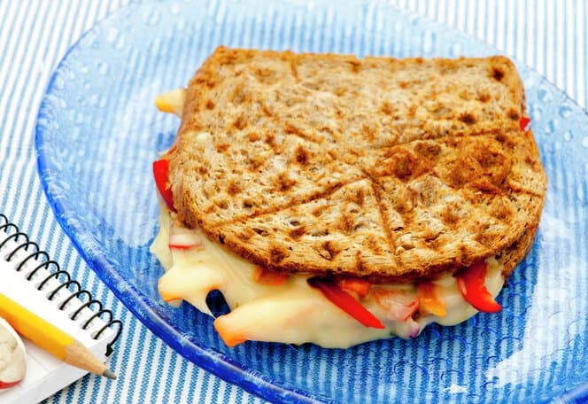 Ostesmørbrød i vaffeljern