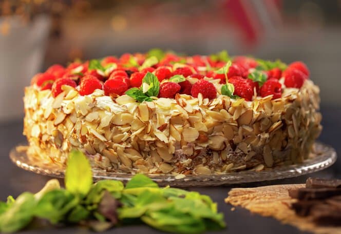 Bringebærkake med krem