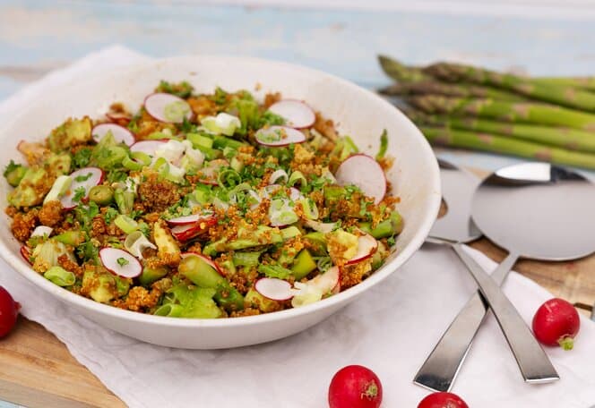 Crispy quinoa salat