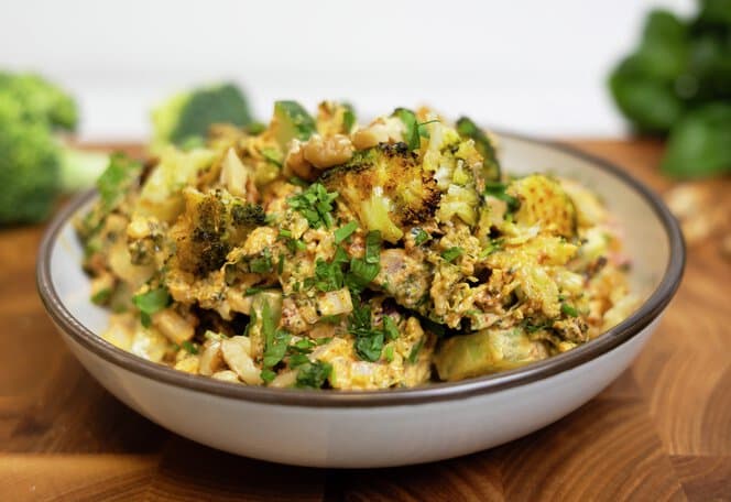 Sprø brokkolisalat med creme fraiche