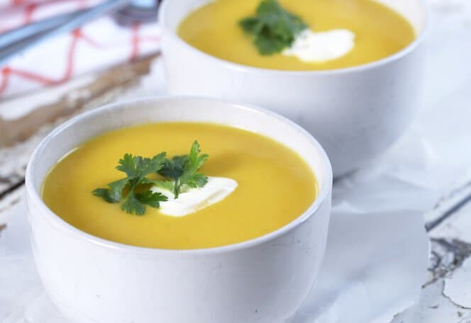 Gulrotsuppe med selleri og ingefær