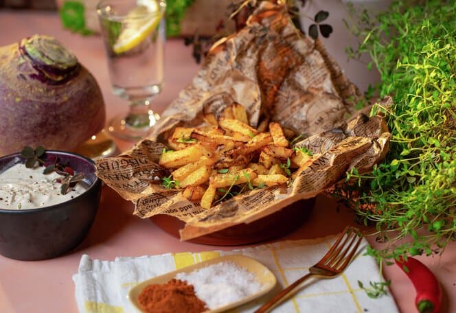 Kålrotfries med tahinisaus