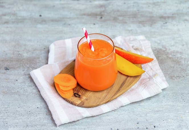 Smoothie med mango og gulrot