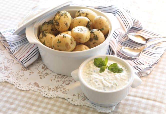 Myntepoteter med tzatziki