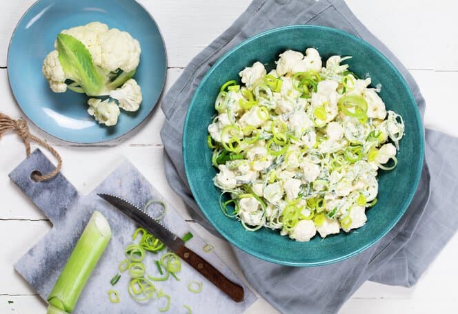 Kremet blomkålsalat med purre