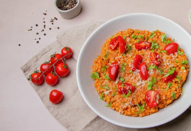 Risotto med tomat og bygg