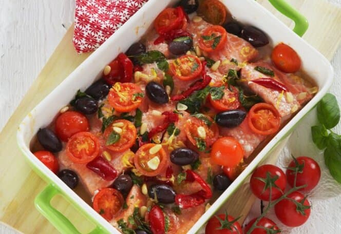 Laks i tomatsaus