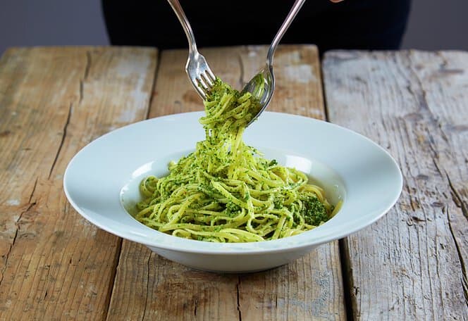 Hjemmelaget pesto av grønnkål