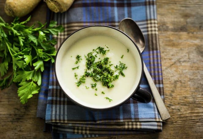 Persillerotsuppe med pesto