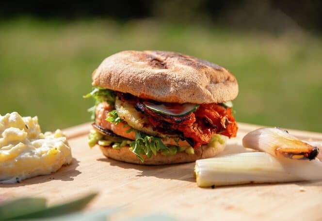 Lakseburger med grillede grønnsaker