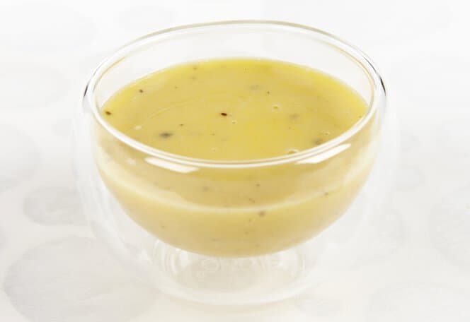 Sennepsdressing med eggeplomme