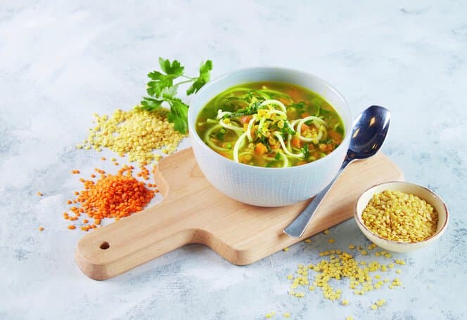 Linsesuppe med squashspagetti