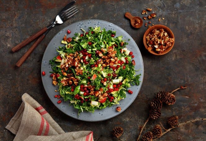 Rosenkålsalat med eple og mandler