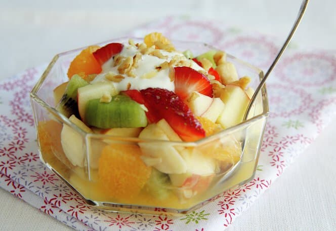 Fruktsalat med vaniljekesam