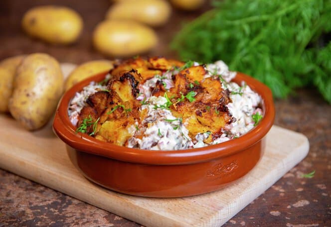 Crispy smashed potetsalat