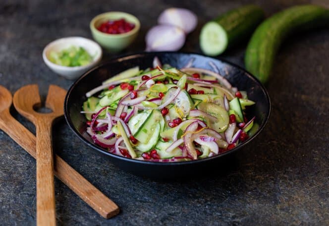 Marinert agurksalat med granateple