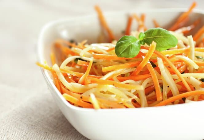 Squash- og gulrotspagetti