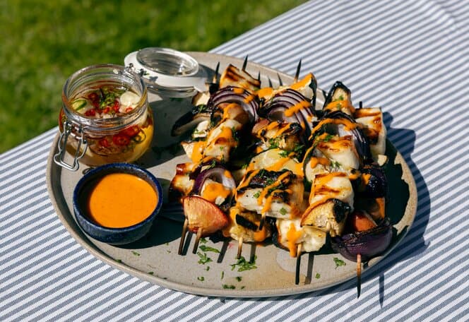 Grillspyd med halloumi og fersken