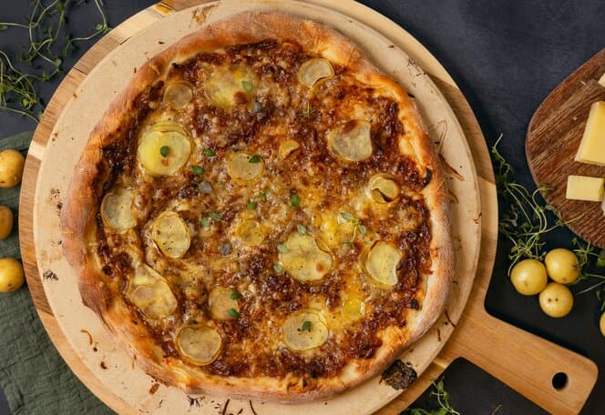 Potetpizza med karamellisert løk