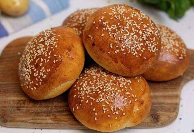Hjemmelagde hamburgerbrød