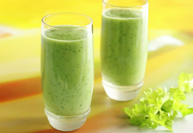 Smoothie med avokado og hasselnøtter