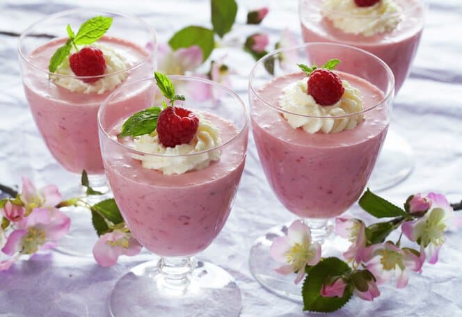 Bringebær-panna cotta med kanel